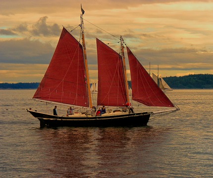 Pleiades Sailing 06.jpg